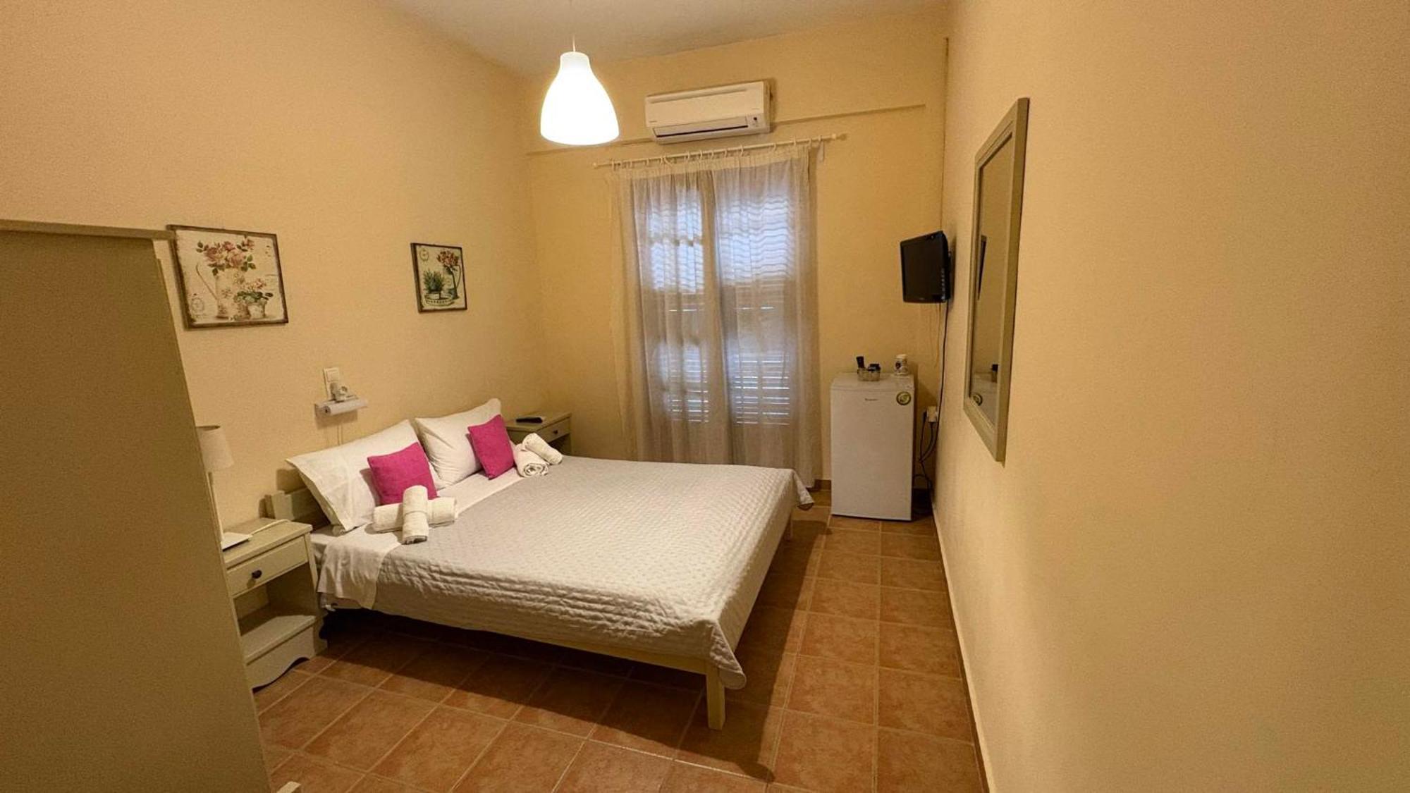 Romanza Rooms Poúlithra Buitenkant foto