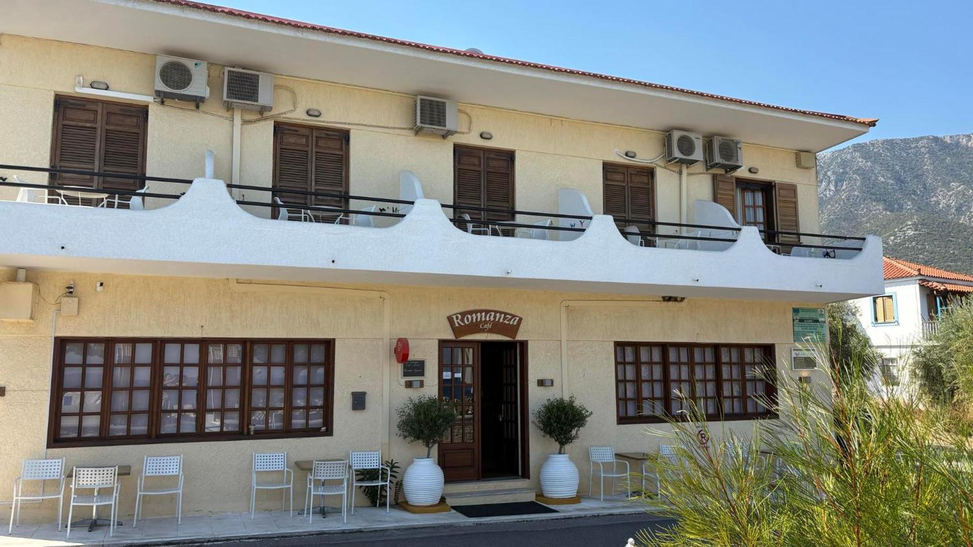 Romanza Rooms Poúlithra Buitenkant foto