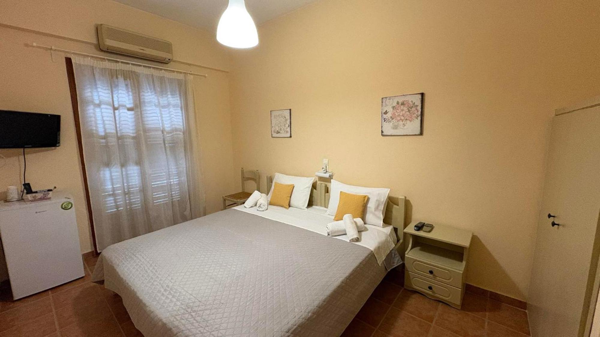 Romanza Rooms Poúlithra Buitenkant foto