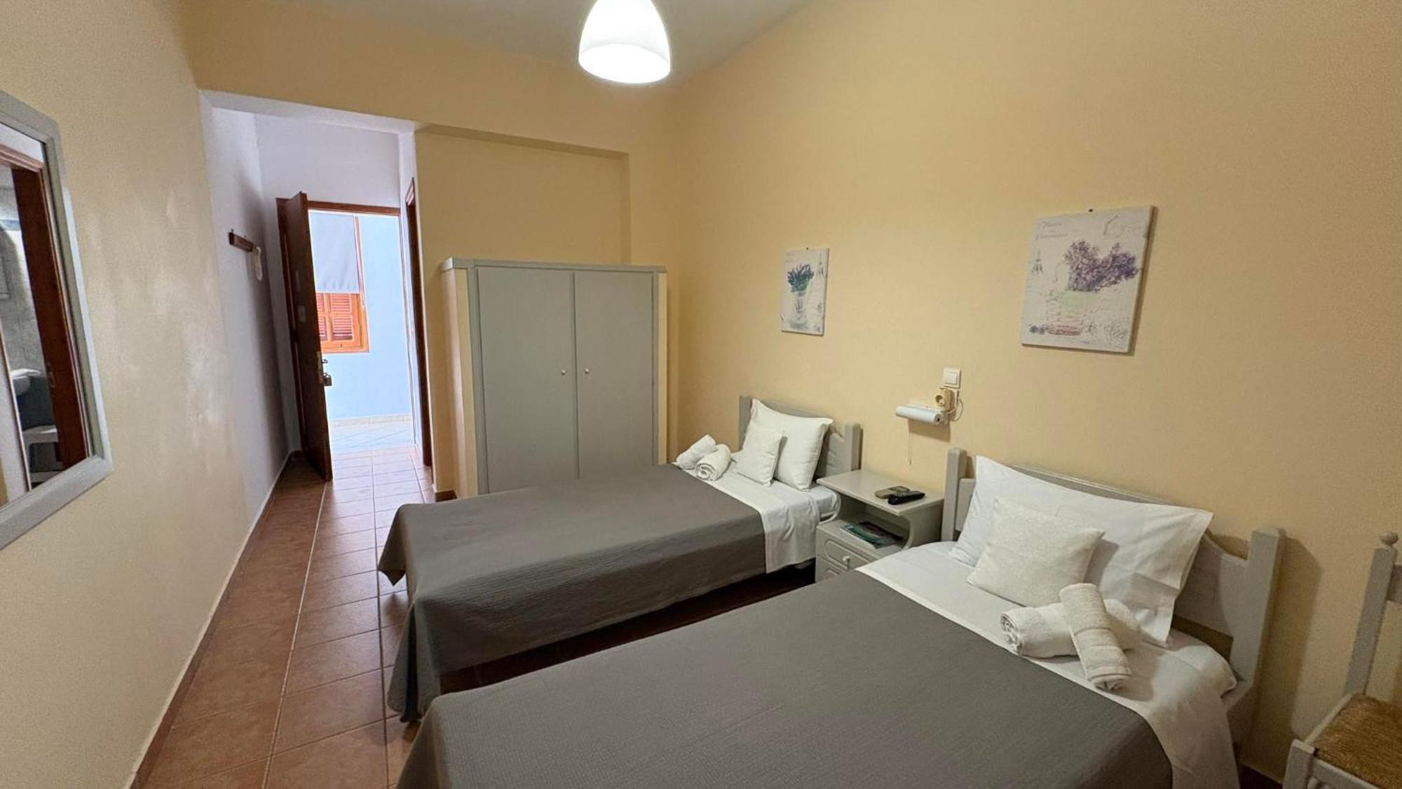Romanza Rooms Poúlithra Buitenkant foto
