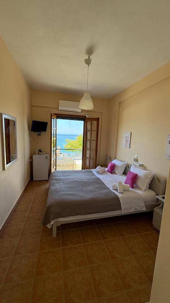 Romanza Rooms Poúlithra Buitenkant foto